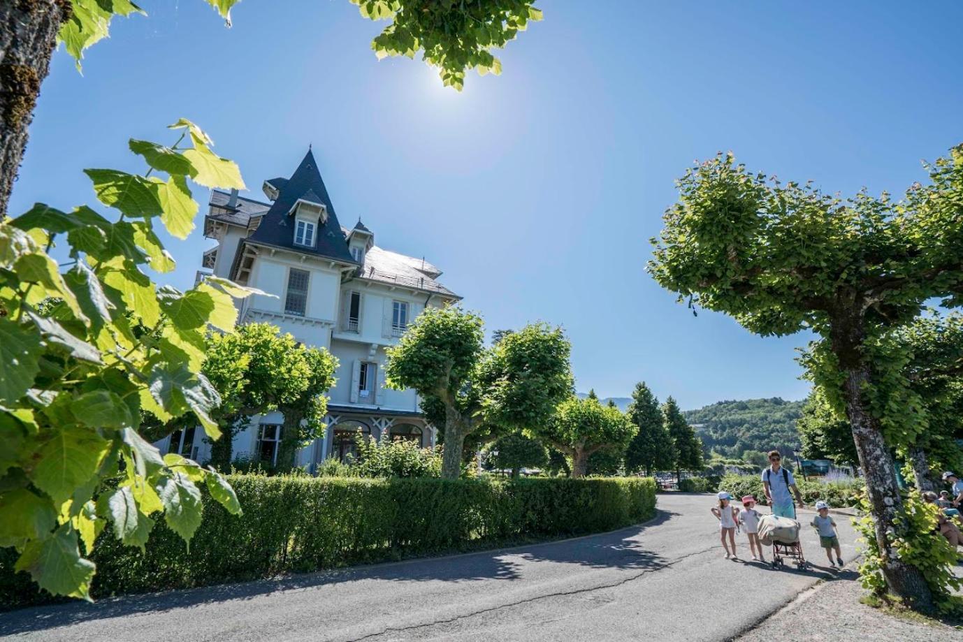 Le Pavillon Des Fleurs Otel Menthon-Saint-Bernard Dış mekan fotoğraf